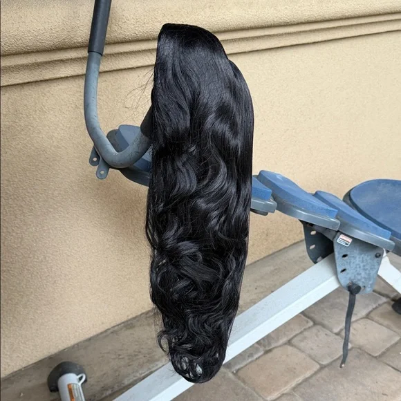 Luxurious Black Wavy Wig - Picture 1 of 7